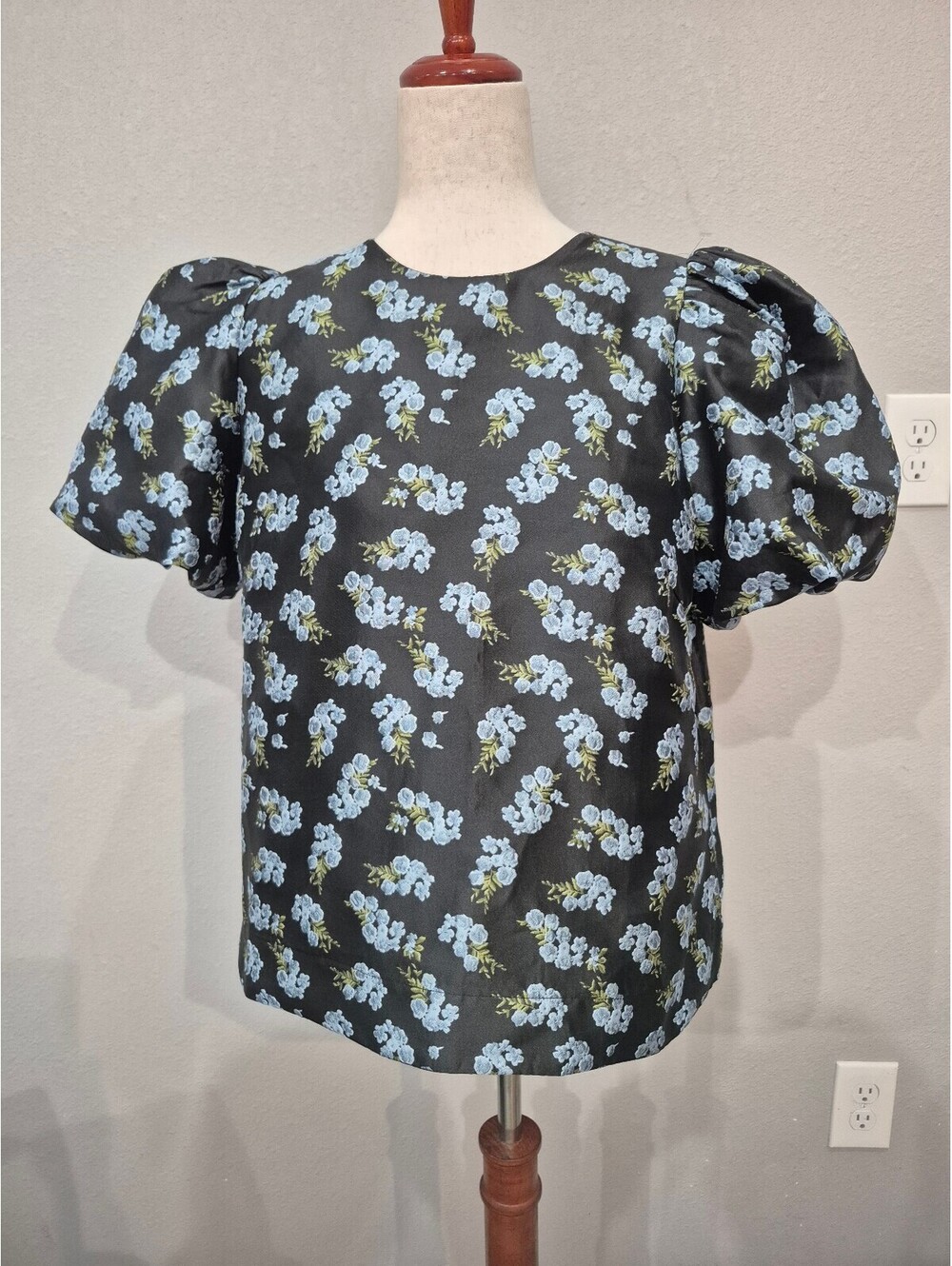 Tuckernuck Puff Sleeves Blouse Size Medium